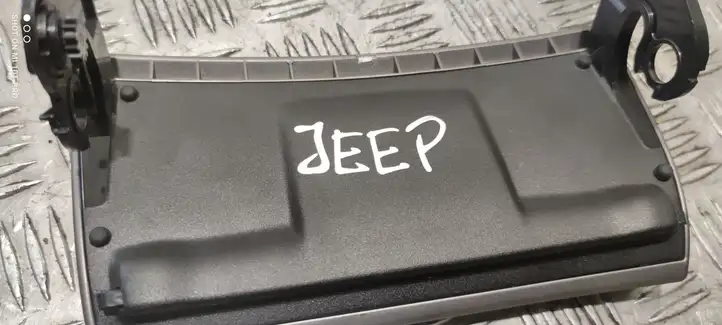 Jeep Grand Cherokee (2010 - 2021) Вещевой ящик — фото 2