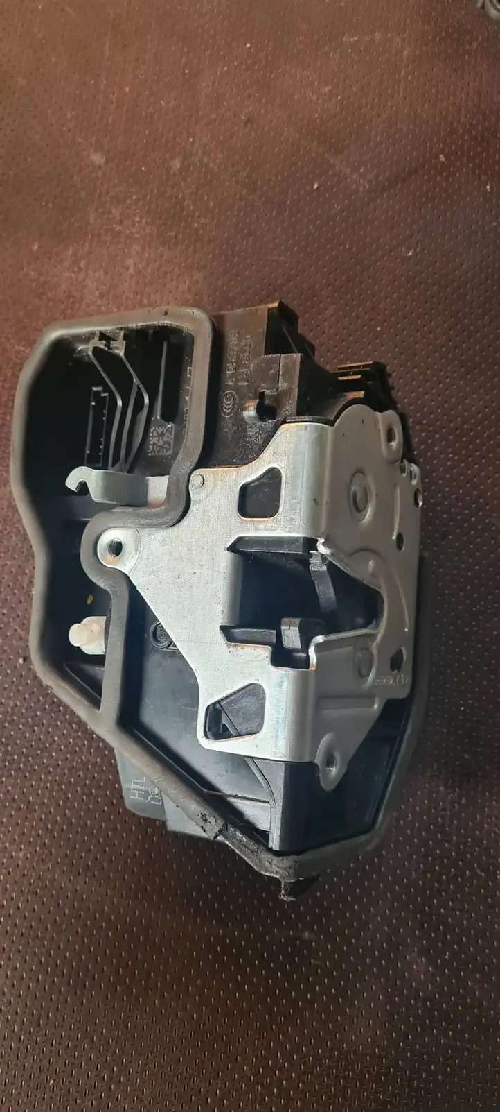 BMW 3 F30 F35 F31 (2012 - 2018) 7202147 Замок задней двери — фото 1