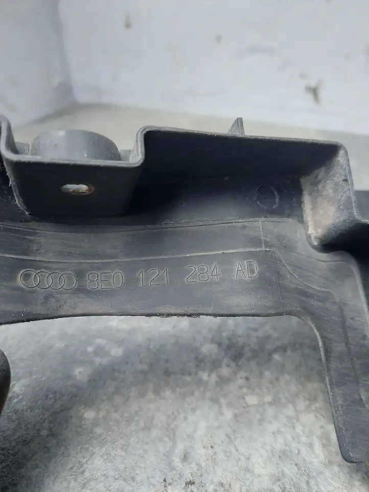 Audi A4 S4 B7 8E 8H (2004 - 2009) 8E0121284AD Дефлектор воздуха — фото 3
