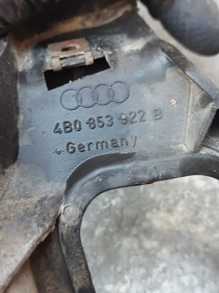 Audi A6 S6 C5 4B (2001 - 2004) 4B0853922B Крепление крыла — фото 3