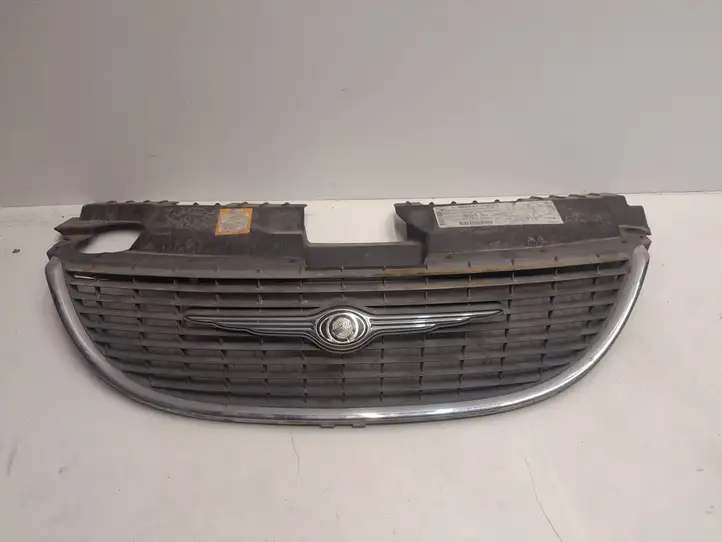Chrysler Voyager (1996 - 2001) 4857522AA Передняя решетка — фото 1