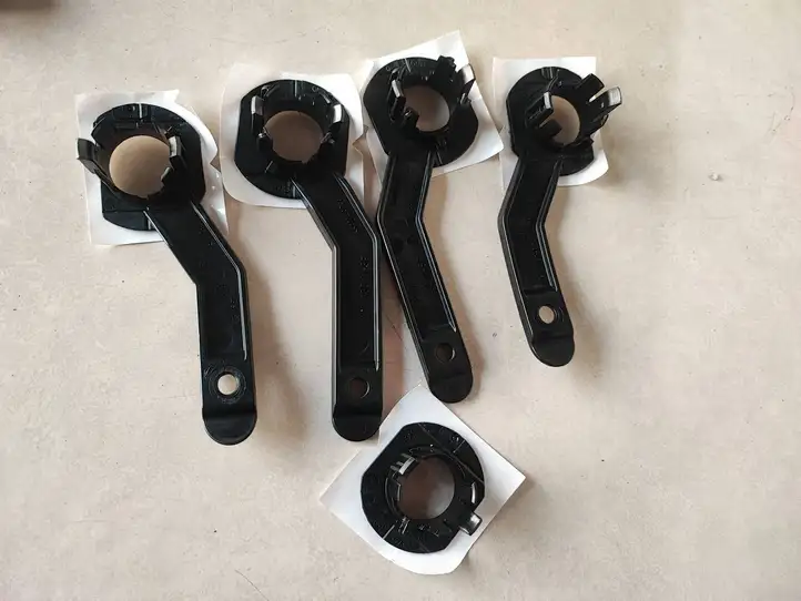 BMW 3 F30 F35 F31 (2012 - 2018) 8069815 Кронштейн заднего датчика парковки — фото 1