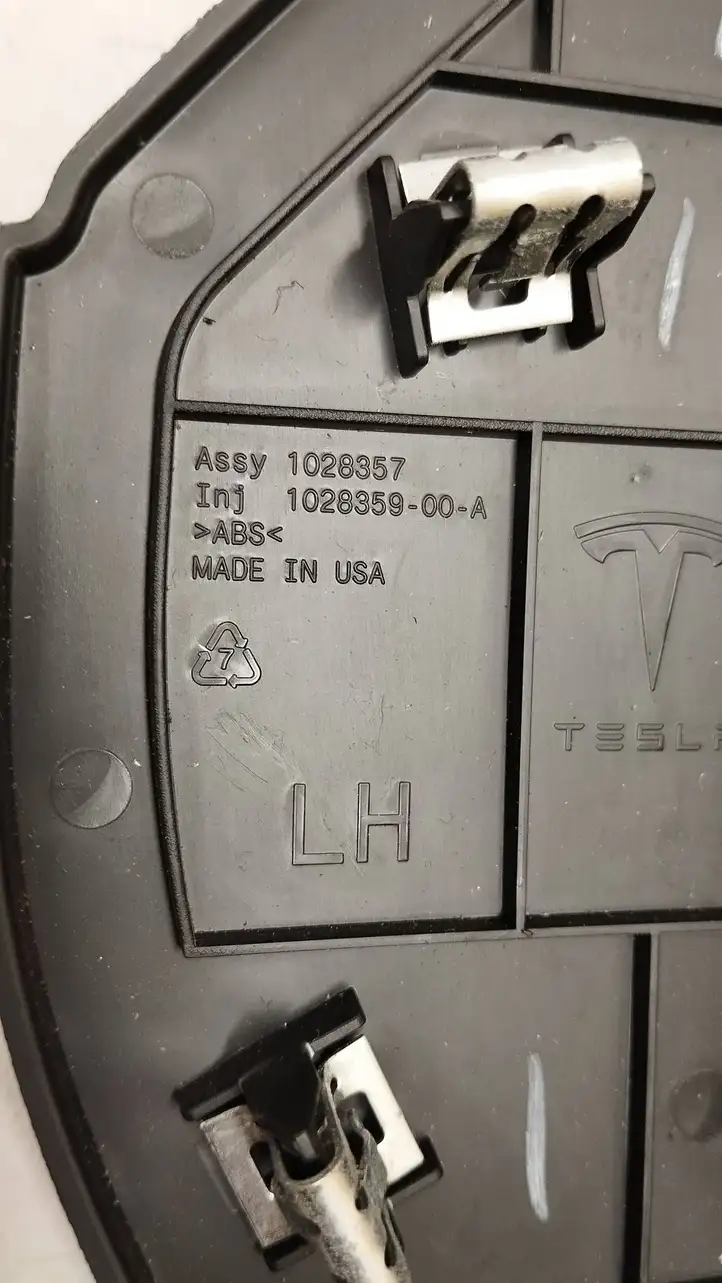 Tesla Model S (2016 - 2021) 102835900a Боковая отделка панели приборов — фото 3