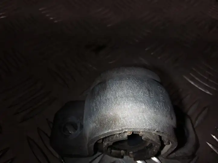 Audi Q3 8U (2011 - 2014) 1K0511439E Кронштейн заднего стабилизатора — фото 3