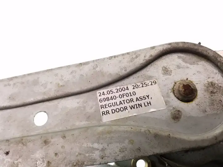 Toyota Corolla Verso E121 (2004 - 2007) 698400F010 Механический стеклоподъемник задней двери — фото 4