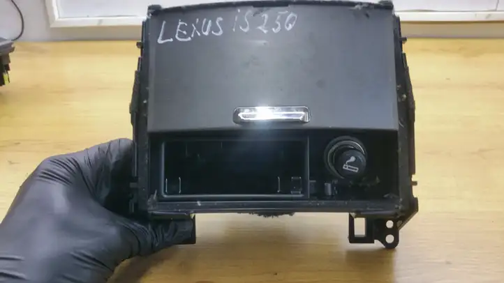Lexus IS 220D-250-350 (2005 - 2010) 1A4210320 Передняя пепельница — фото 4