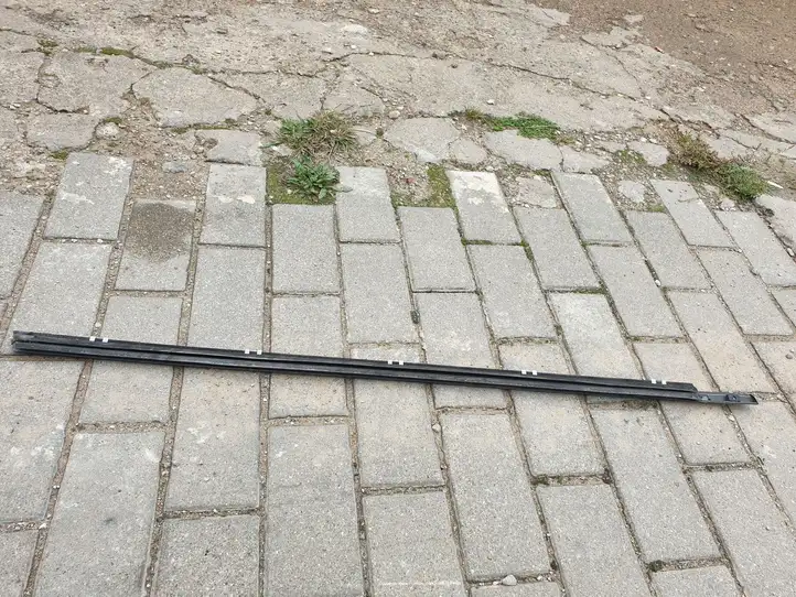 Nissan Qashqai (2006 - 2010)   Отделка стекла передней двери