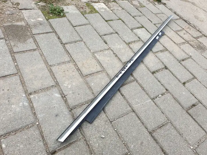 Audi A4 S4 B8 8K (2007 - 2011) 8K0853284G Накладка стекла передней двери — фото 3