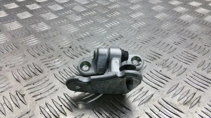 Mercedes-Benz ML W164 (2005 - 2011)   Верхняя петля передней двери