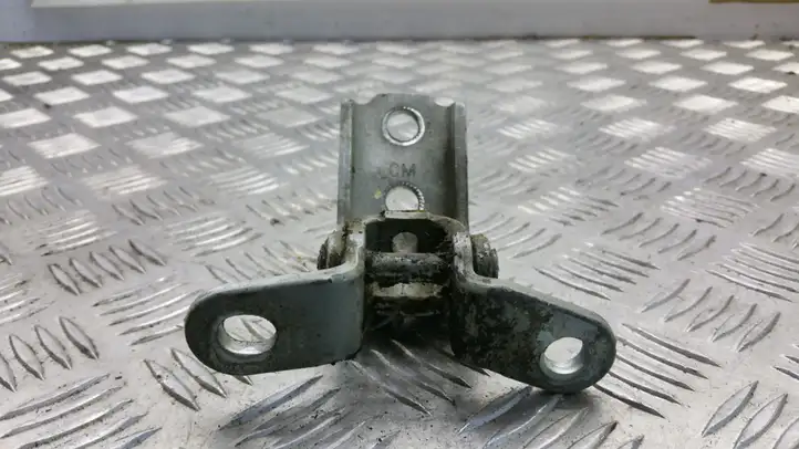 Hyundai Santa Fe (2005 - 2009)   Нижняя петля передней двери