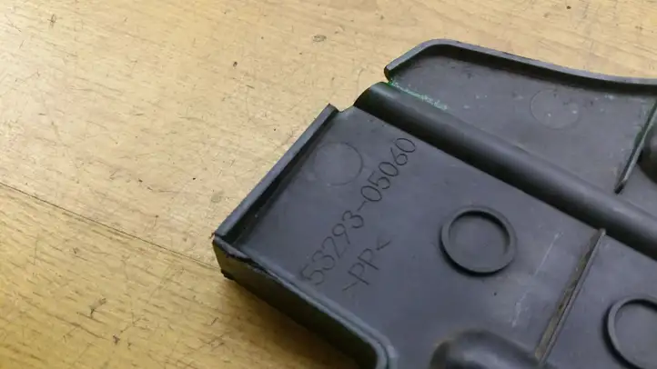 Toyota Avensis T250 (2006 - 2009)  5329305060 Устройство (устройства) для отвода воздуха