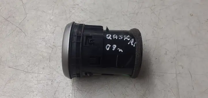 Nissan Qashqai (2006 - 2010) 68760JD10A Боковой воздушный дефлектор — фото 3