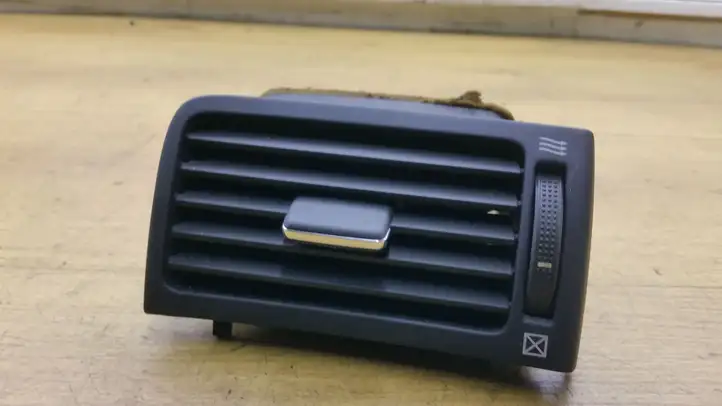 Toyota Avensis T250 (2006 - 2009)   Боковая воздушный дефлектор