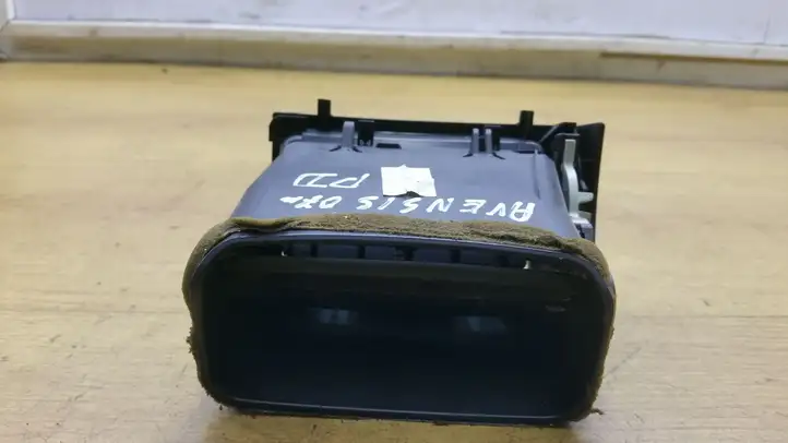 Toyota Avensis T250 (2006 - 2009)   Боковая воздушный дефлектор