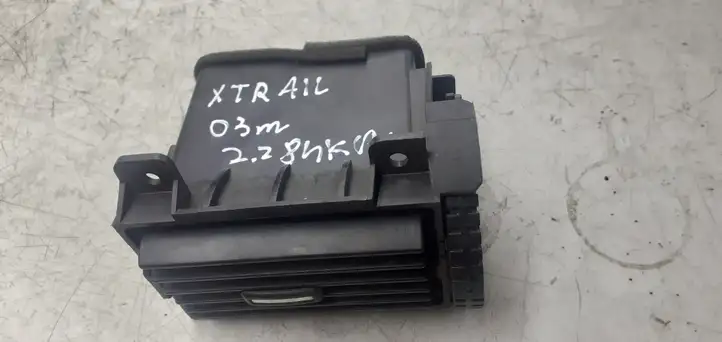 Nissan X-Trail T30 (2001 - 2007) 687608H300 Боковой воздушный дефлектор — фото 1