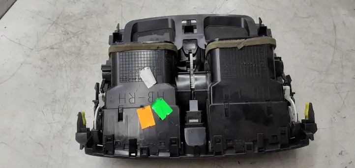 Toyota Auris 150 (2006 - 2012) 9473 Центральный воздушный дефлектор — фото 3