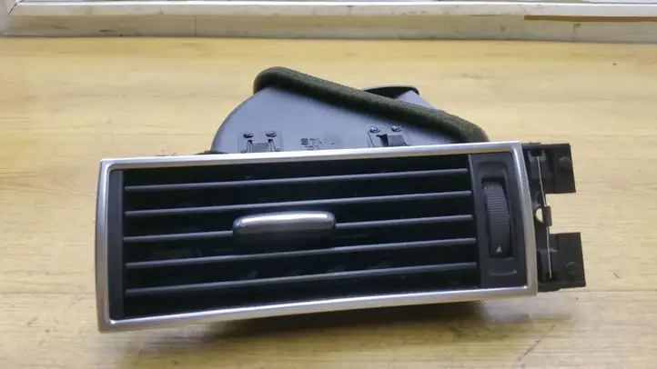Audi A6 S6 C6 4F (2004 - 2008) 4F2820901 Боковой воздушный дефлектор — фото 1