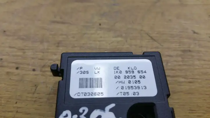 Audi A3/S3 8P (2004 - 2008) 1K0959654 Датчик угла поворота руля — фото 4