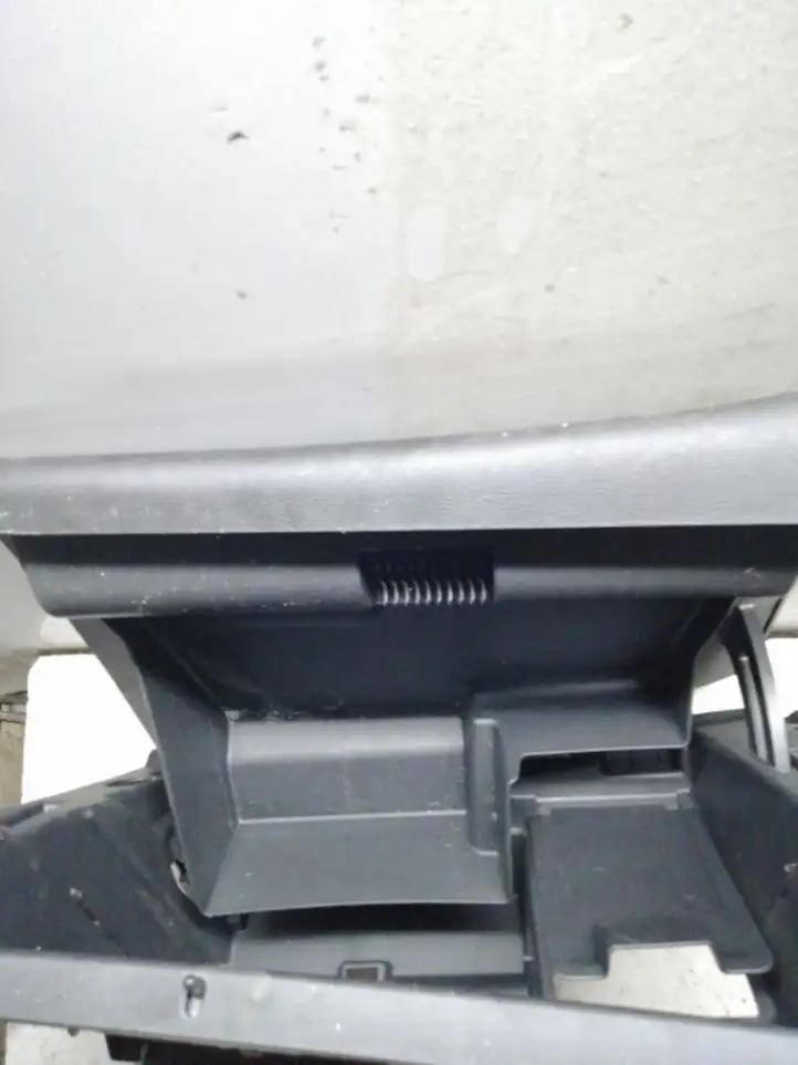 Opel Astra J (2009 - 2012) Вещевой ящик — фото 6