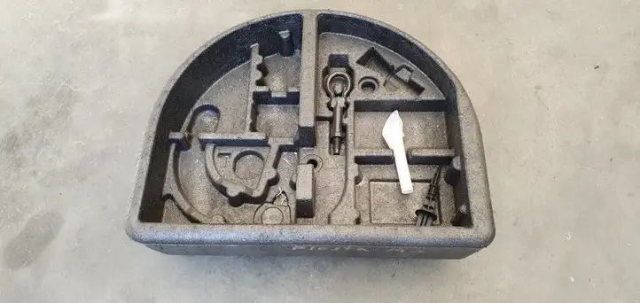 Ford Fiesta (2013 - 2017) Ящик для инструментов — фото 1