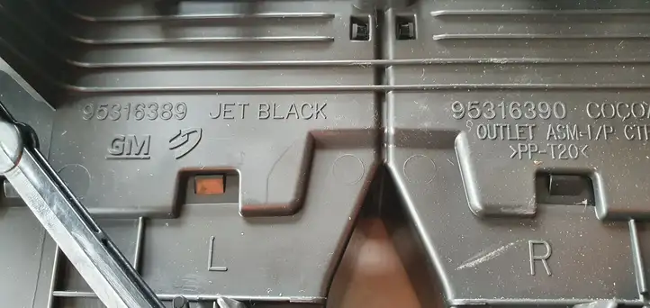 Opel Mokka (2012 - 2016) Центральный воздушный дефлектор — фото 6