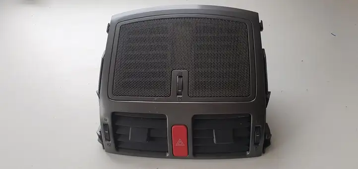 Toyota Auris 150 (2006 - 2012) Центральный воздушный дефлектор — фото 1