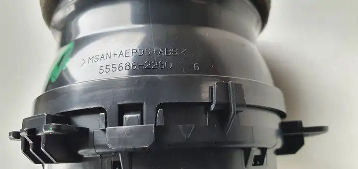 Toyota Yaris (2014 - 2019) Боковой воздушный дефлектор — фото 6