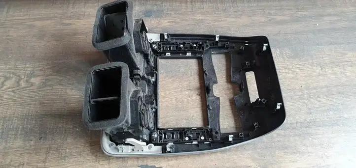 Nissan Leaf I (ZE0) (2010 - 2017) Центральный воздушный дефлектор — фото 4