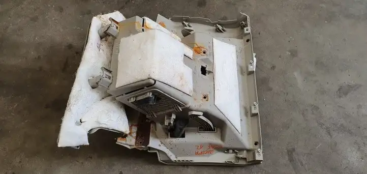 Nissan Leaf I (ZE0) (2010 - 2017) Вещевой ящик — фото 4