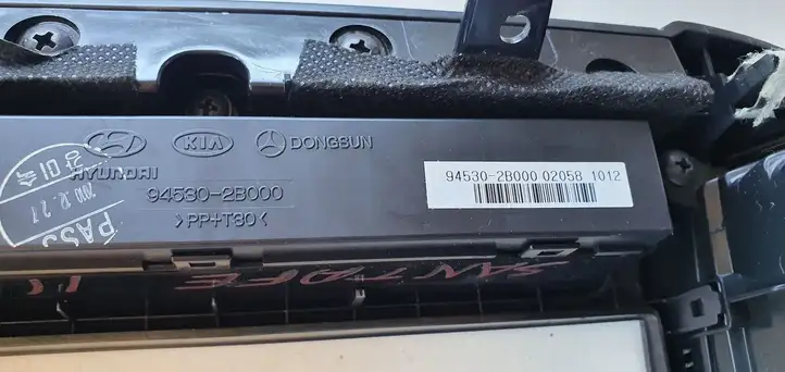 Hyundai Santa Fe (2009 - 2012) Центральный воздушный дефлектор — фото 9