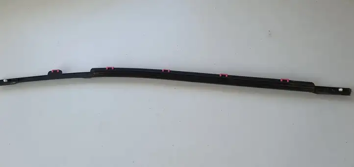 Kia Stonic (2017 - ) Накладка стекла задней двери — фото 2