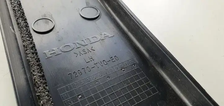 Honda Civic IX (2011 - 2017) Накладка стекла задней двери — фото 4