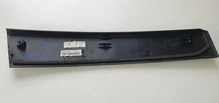 Honda Civic IX (2011 - 2017) Накладка стекла задней двери — фото 3