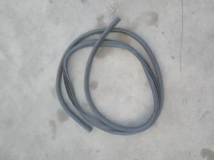 Ford Galaxy (2010 - 2015)   Уплотнительная резина (на кузове)