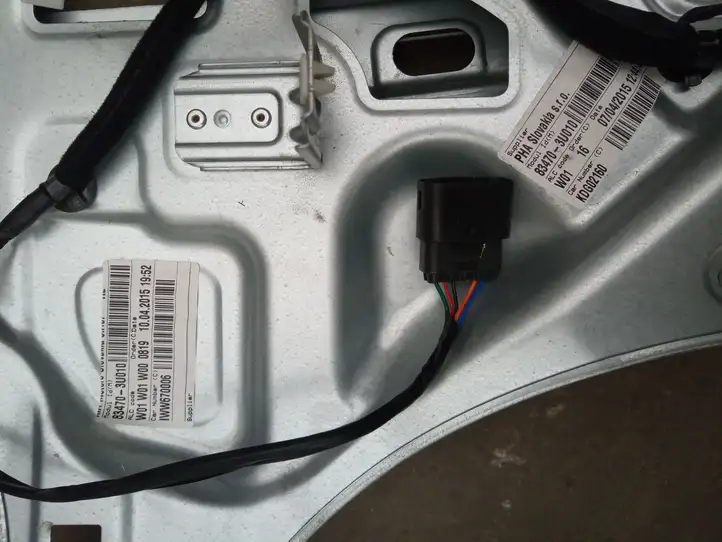 Kia Sportage (2010 - 2014)    Механизм для электрического подъема окон задней двери (без двигателя)