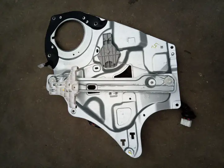 Kia Sportage (2010 - 2014)    Механизм для электрического подъема окон задней двери (без двигателя)