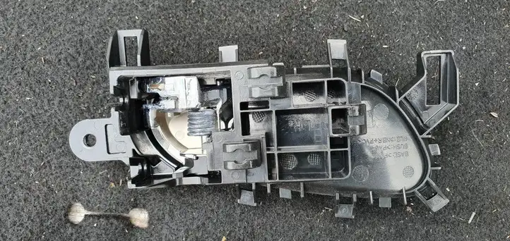 Nissan X-Trail T32 (2014 - 2021)   Внутренняя ручка