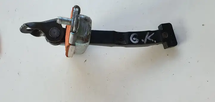 Kia Sportage (2010 - 2014) Ограничитель задней двери — фото 3