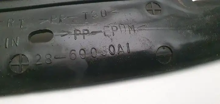 Toyota Land Cruiser (J120) (2002 - 2009) Накладка крыла — фото 4