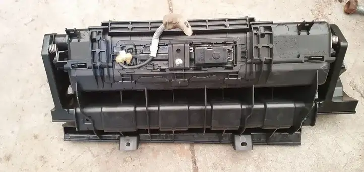 Honda CR-V (2009 - 2012) Вещевой ящик — фото 6