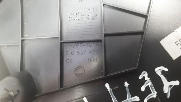 Skoda Yeti (5L) (2013 - 2018) 5L0837973 Пластиковая отделка зеркала — фото 3