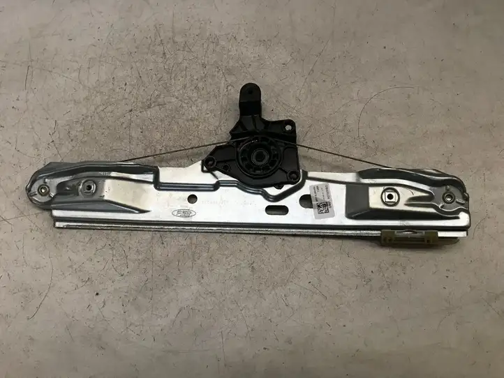 Ford Focus (2011 - 2015) 924131104 Стеклоподъемник задней двери без мотора — фото 1