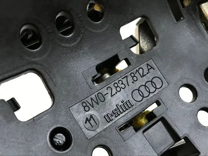 Audi A4 S4 B9 (2015 - 2019) 8W0837812A Крепление наружной ручки передней двери — фото 3
