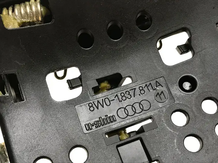 Audi A4 S4 B9 (2015 - 2019) 8W0837811A Крепление наружной ручки передней двери — фото 3