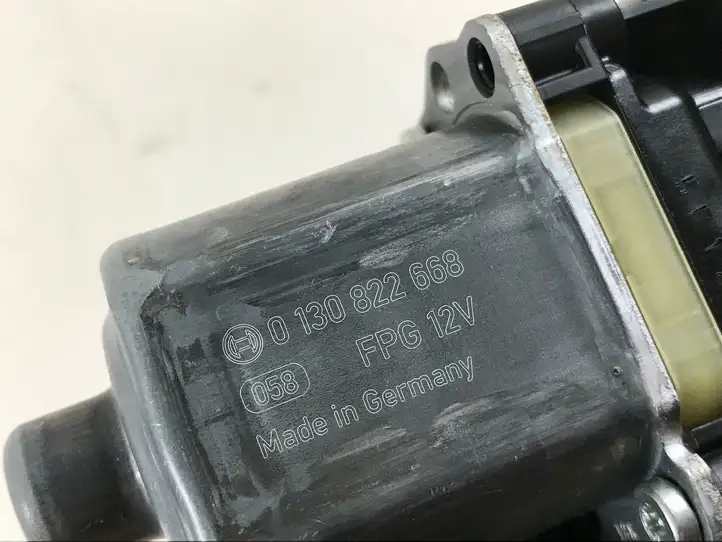 Audi A4 S4 B9 (2015 - 2019) 8W0959812DE Стеклоподъемник задней двери — фото 4