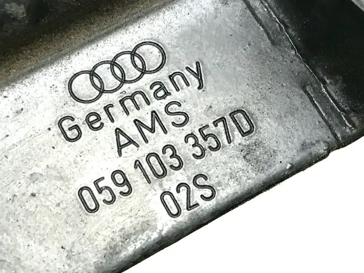 Audi A6 Allroad C7 (2012 - 2014) 059103357D Прочие детали моторного отсека — фото 3