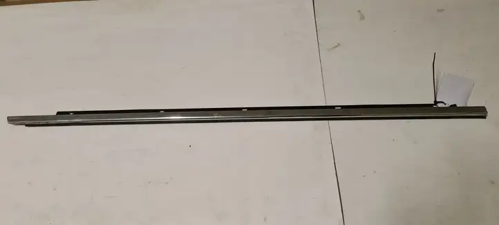 Audi A4 S4 B8 8K (2011 - 2015) 8E0853284B Накладка стекла передней двери — фото 1