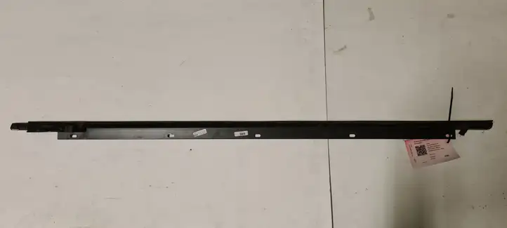 Audi A4 S4 B8 8K (2011 - 2015) 8E0853284B Накладка стекла передней двери — фото 2