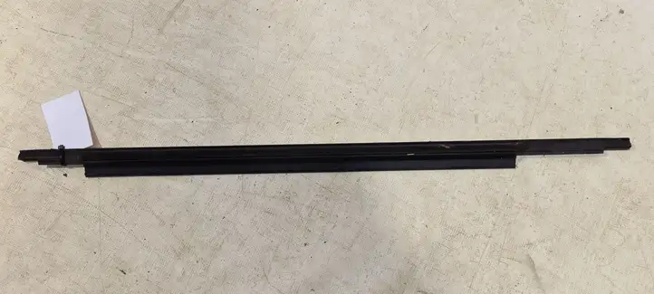 Audi Q5 SQ5 (2008 - 2012) 8R0853764 Накладка стекла задней двери — фото 2