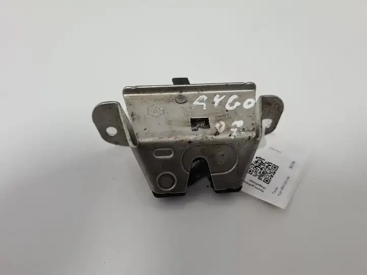 Toyota Aygo AB10 (2005 - 2008) 693500H010 Замок крышки багажника — фото 1